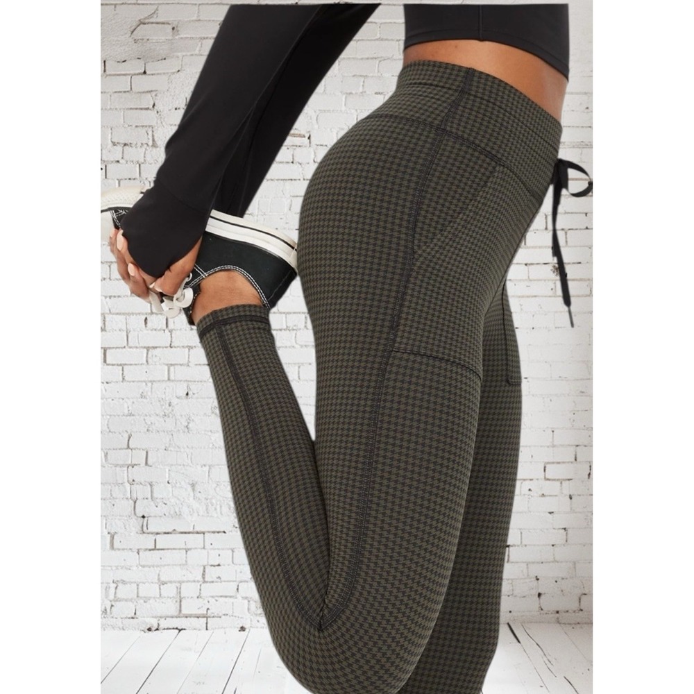 Aerie Black and Olive Checkered Joggers NWT NEVER WORN